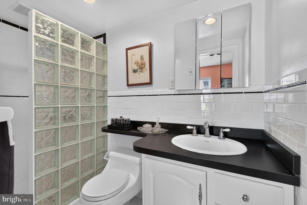 114 N 21ST