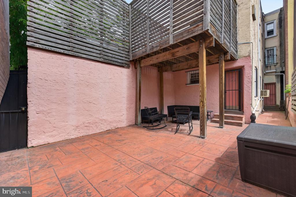 114 N 21ST