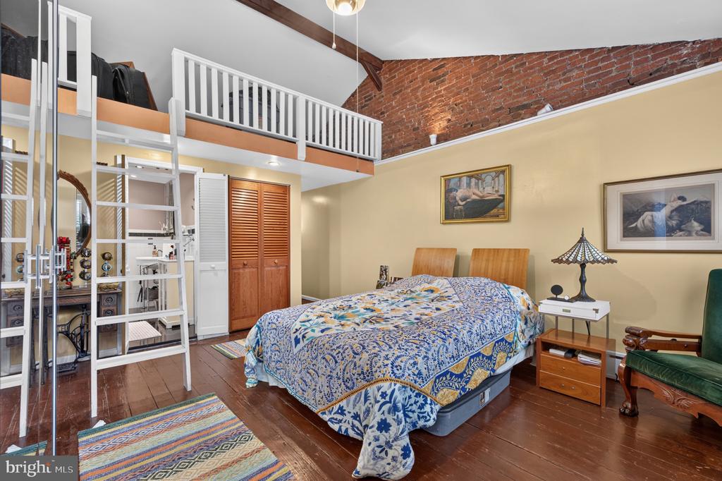 114 N 21ST