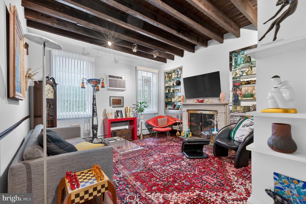 114 N 21ST