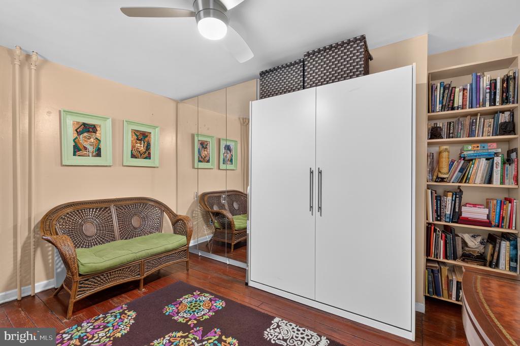 114 N 21ST