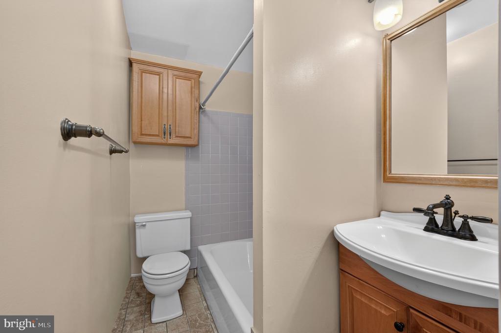 114 N 21ST