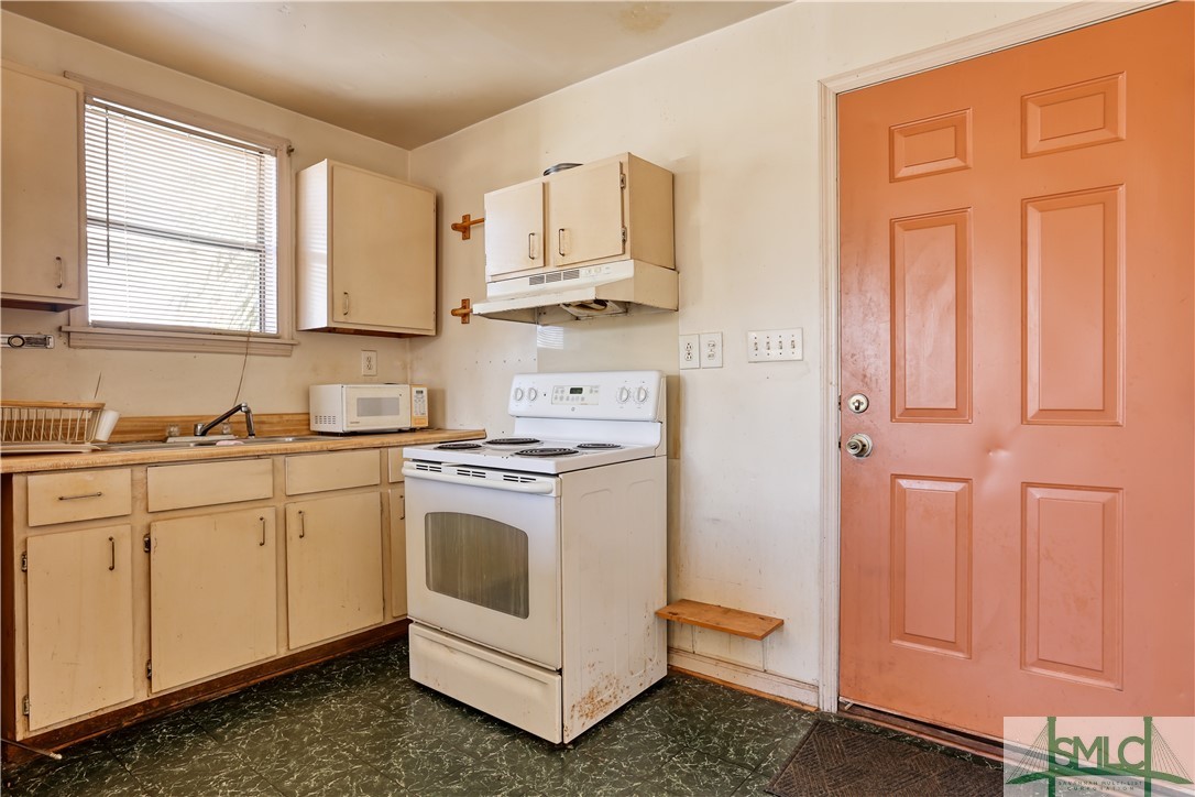 711 W 44th Street