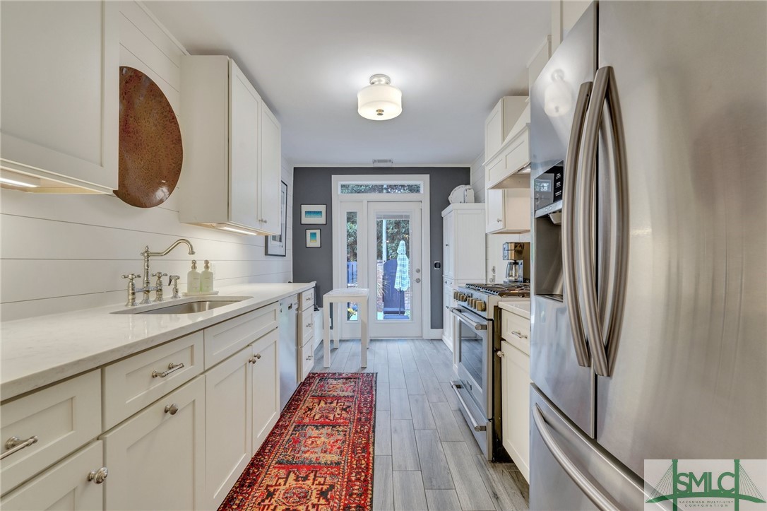 6 E 53rd Street