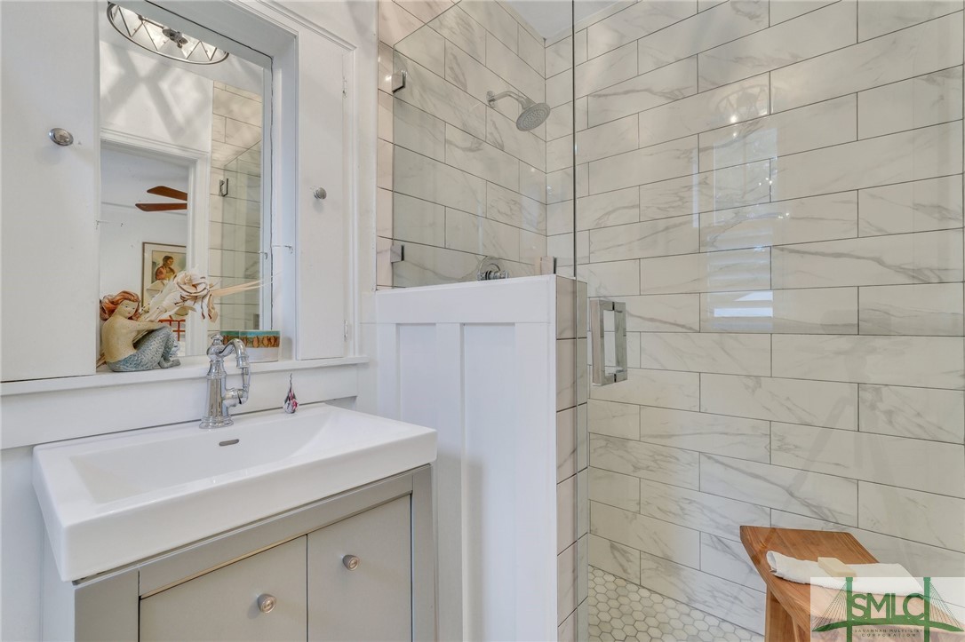 6 E 53rd Street