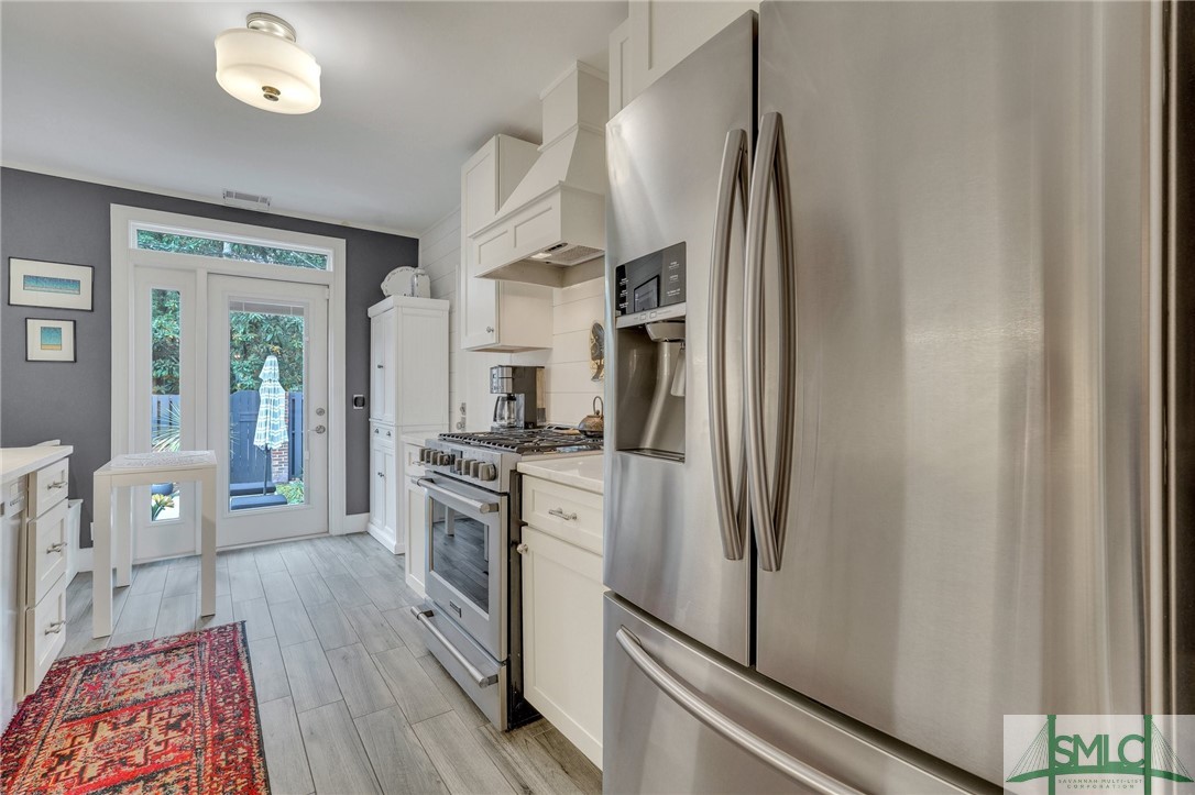 6 E 53rd Street