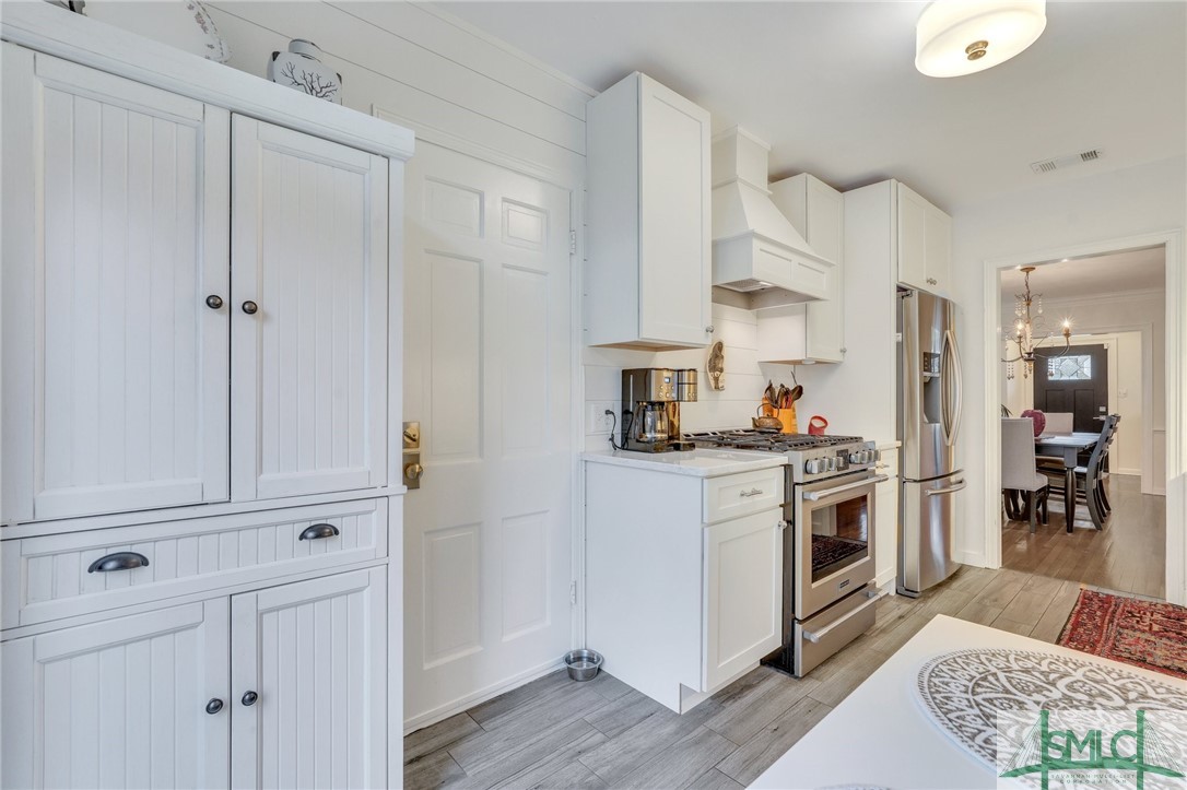 6 E 53rd Street