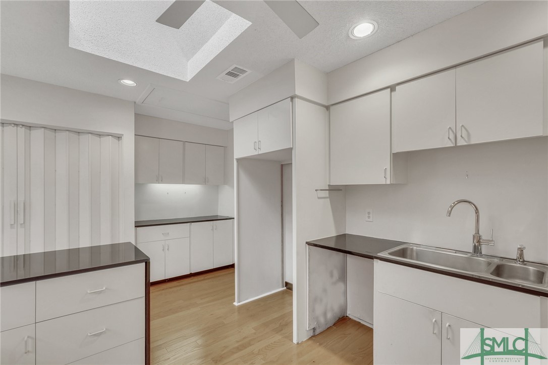 15 Monastery Road W