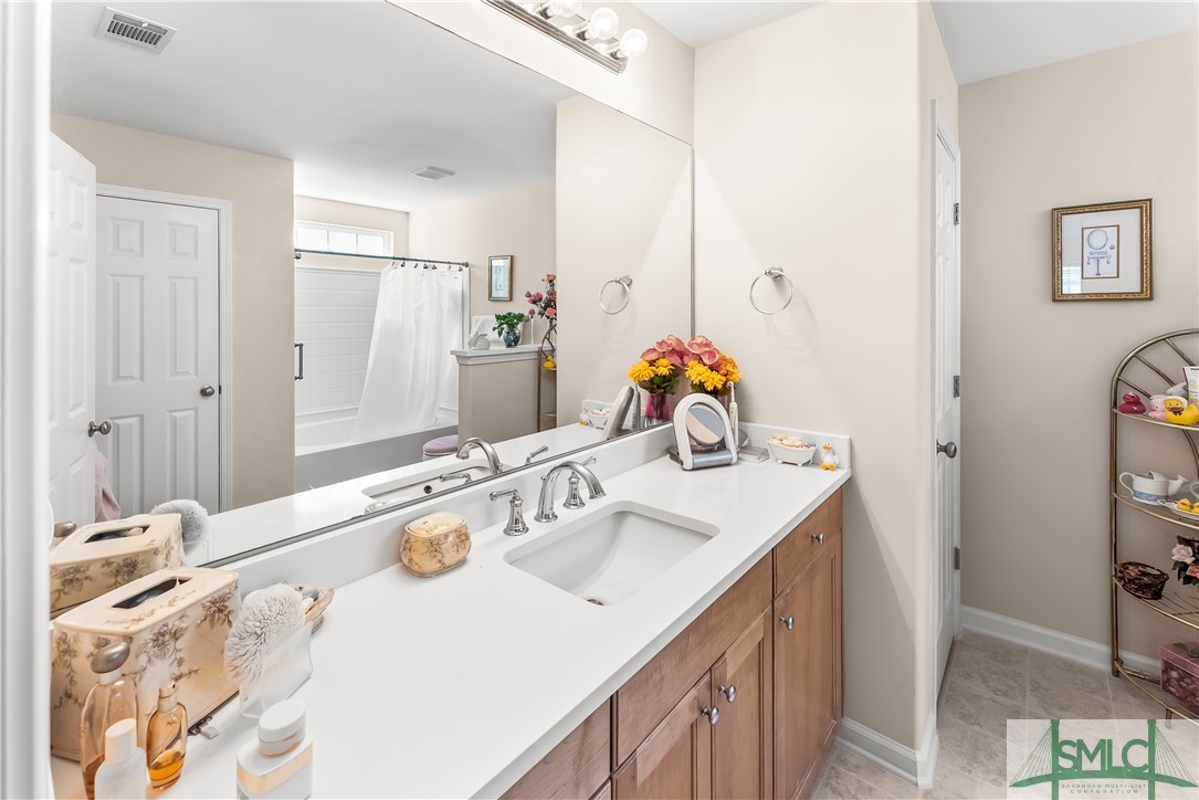 1557 Bradley Boulevard