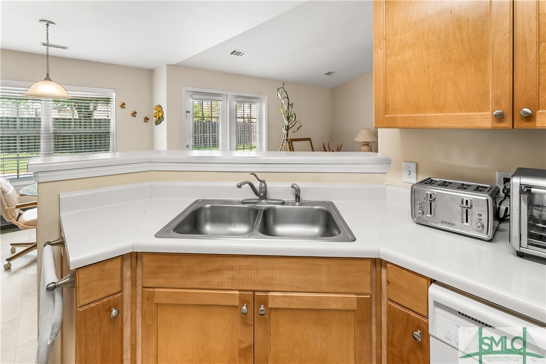 1557 Bradley Boulevard