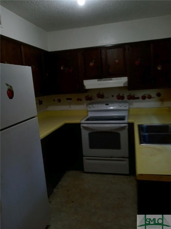 2220 E Victory Drive