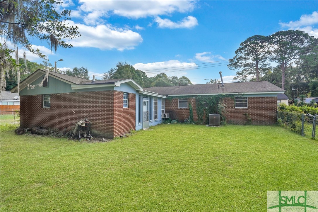 4905 1/2 Meding Street