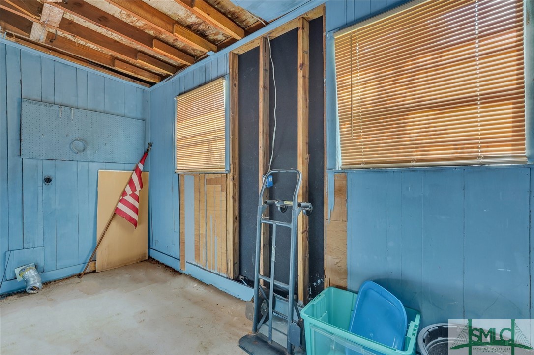 4905 1/2 Meding Street