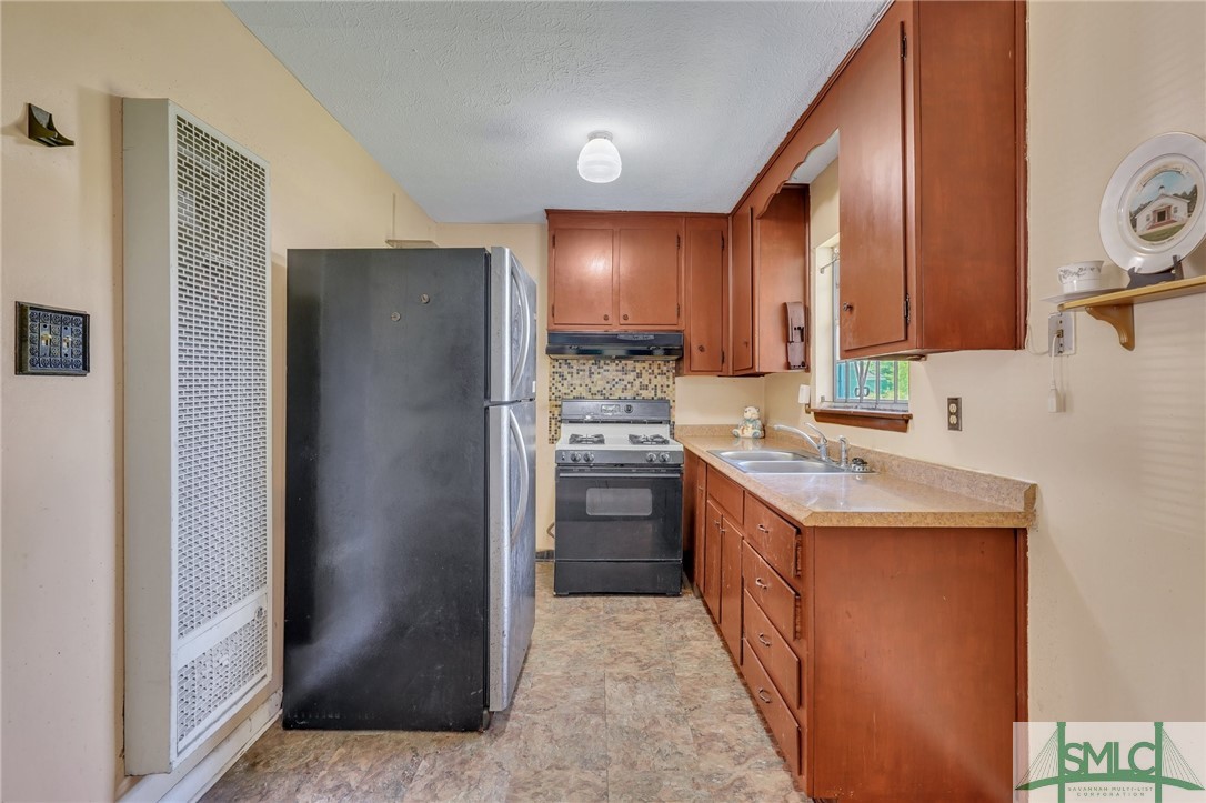 4905 1/2 Meding Street