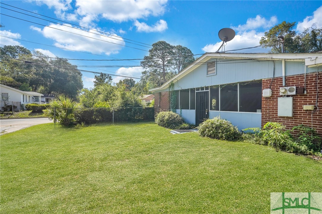 4905 1/2 Meding Street