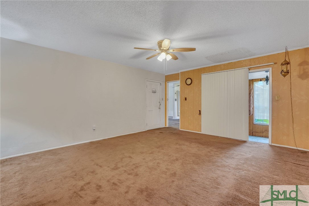 4905 1/2 Meding Street