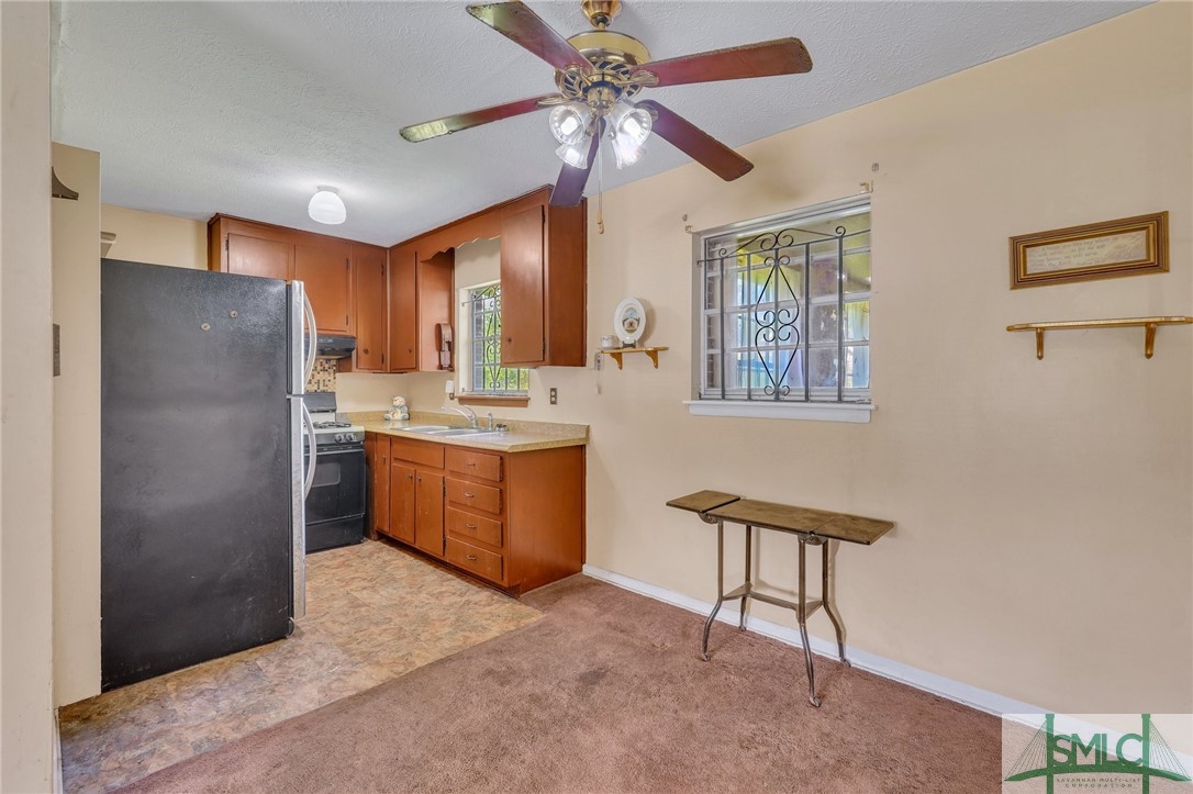 4905 1/2 Meding Street