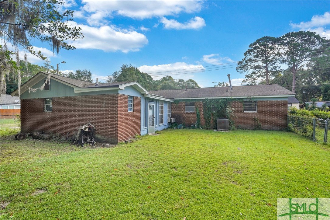 4905 1/2 Meding Street