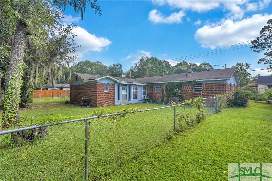 4905 1/2 Meding Street