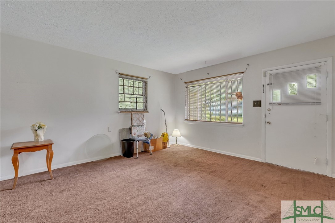 4905 1/2 Meding Street