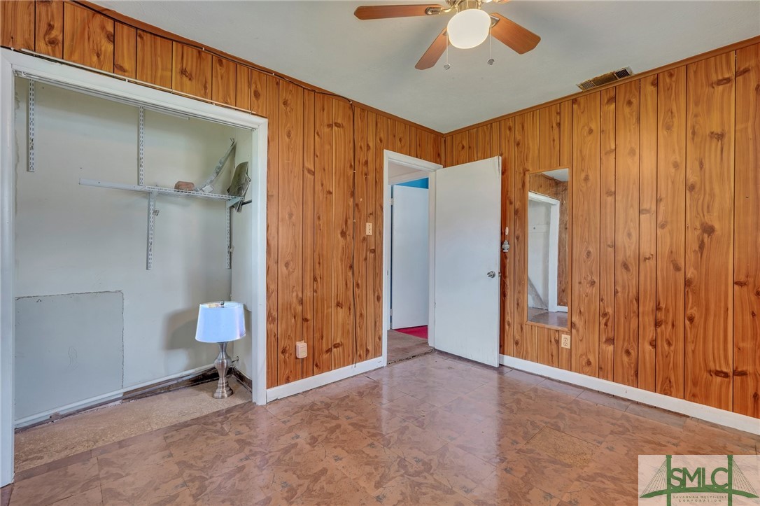 4905 1/2 Meding Street