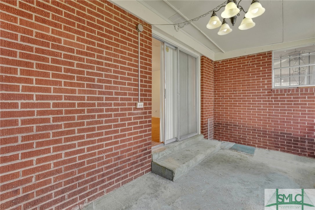 4905 1/2 Meding Street