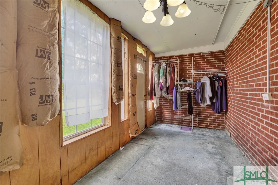 4905 1/2 Meding Street