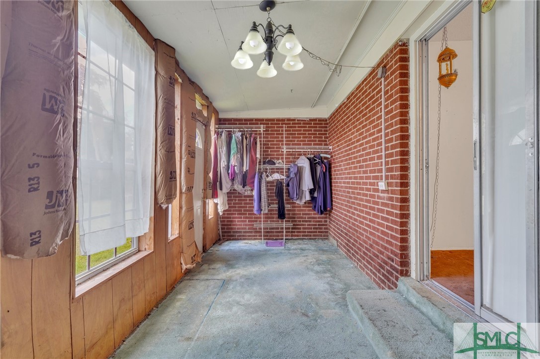 4905 1/2 Meding Street