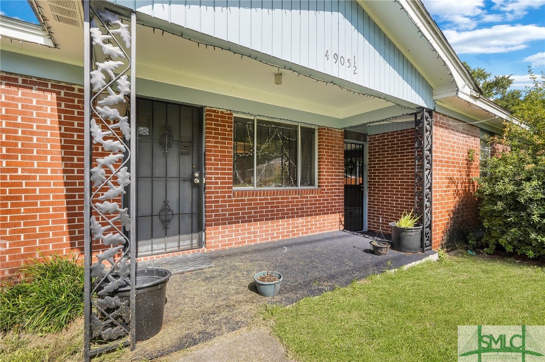 4905 1/2 Meding Street