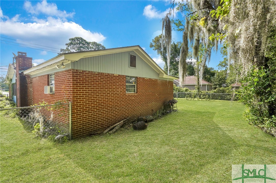 4905 1/2 Meding Street