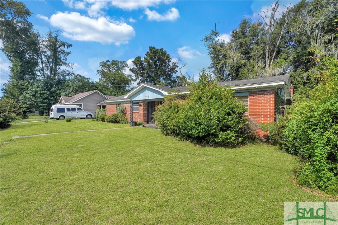 4905 1/2 Meding Street