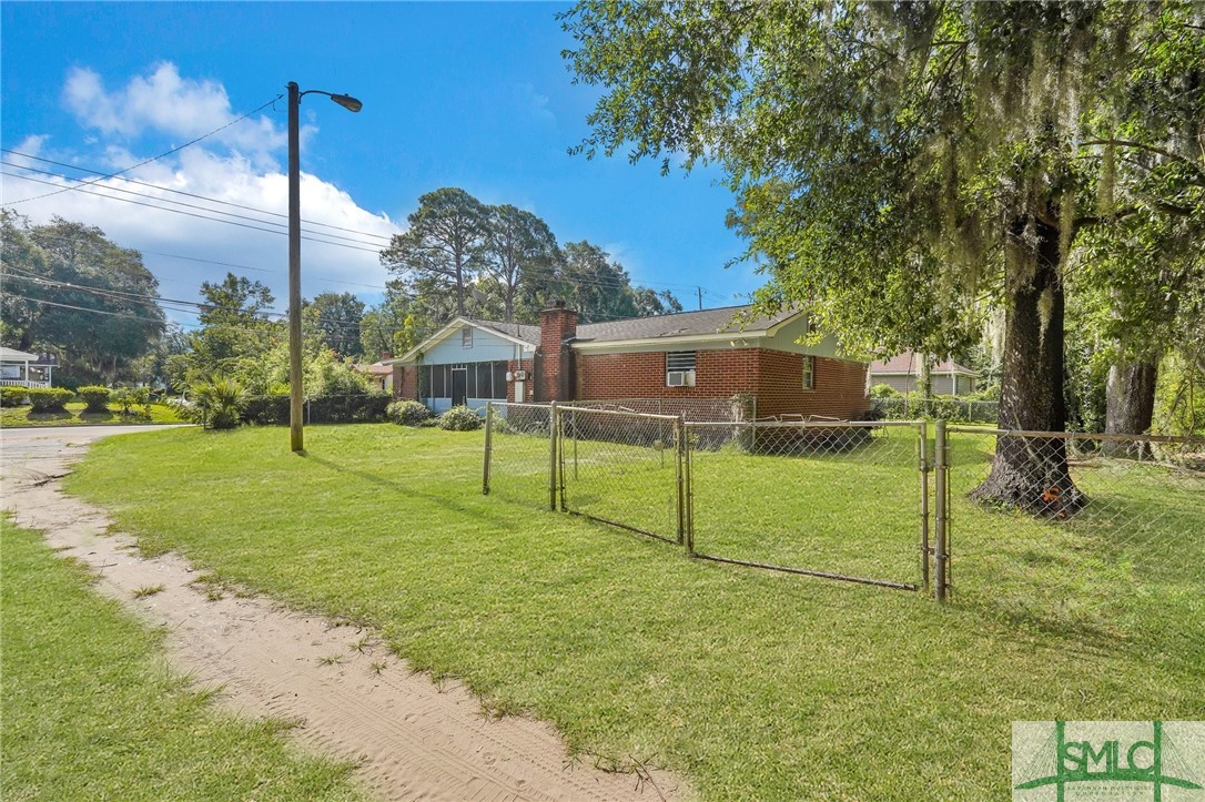 4905 1/2 Meding Street