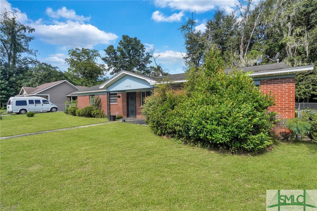 4905 1/2 Meding Street