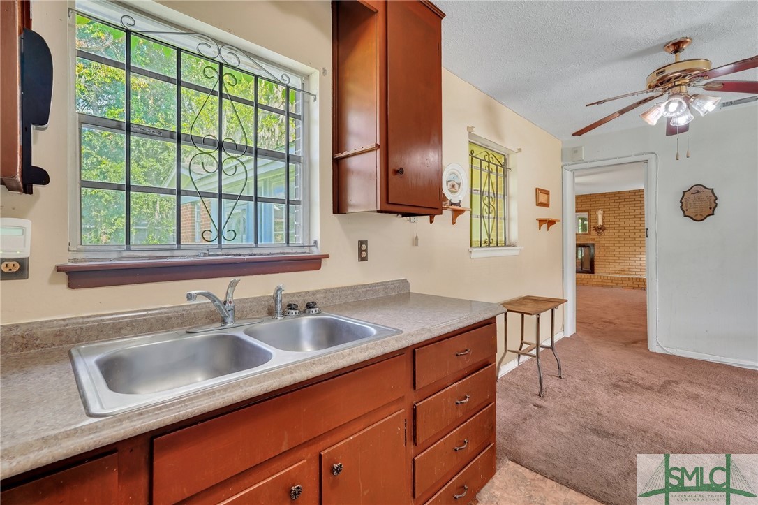 4905 1/2 Meding Street