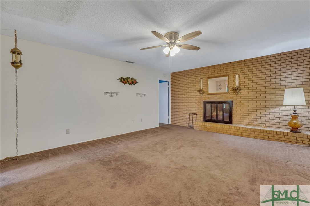 4905 1/2 Meding Street