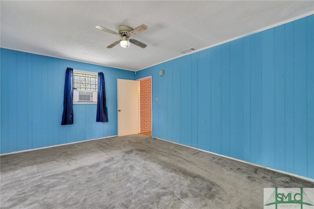 4905 1/2 Meding Street