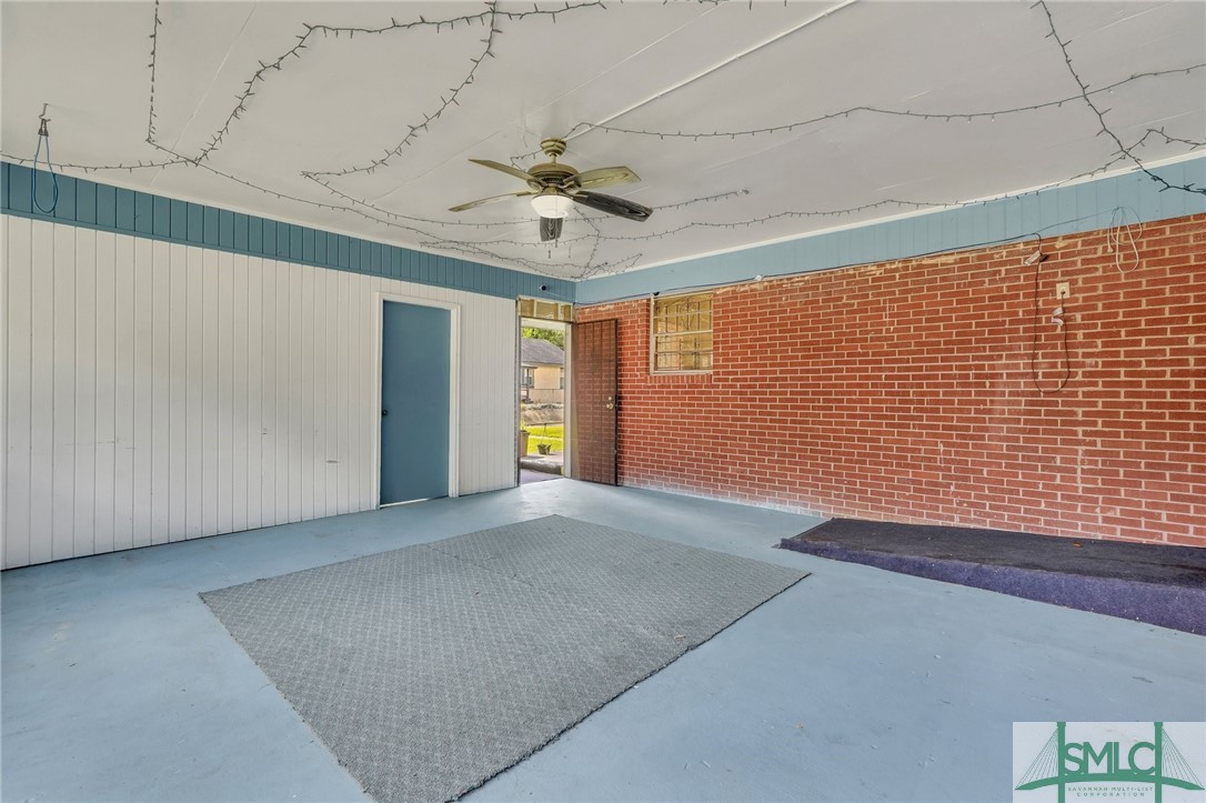 4905 1/2 Meding Street