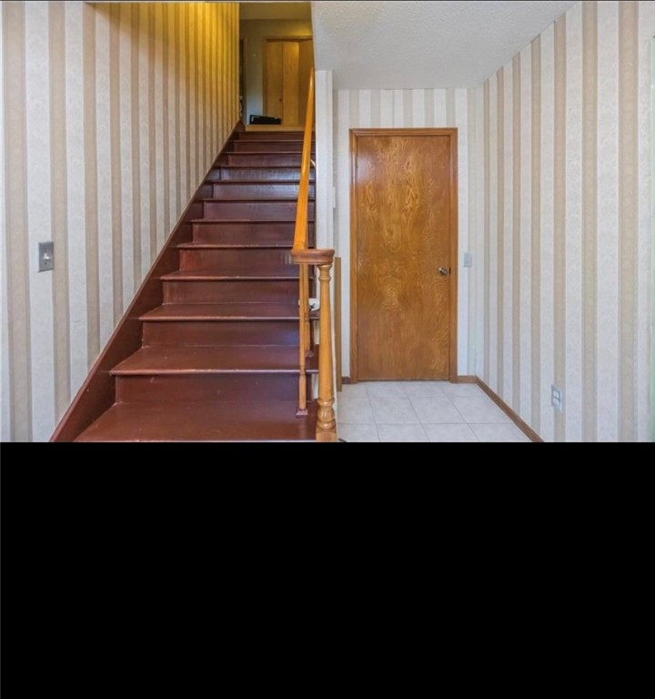 8213 Golden Oaks Road