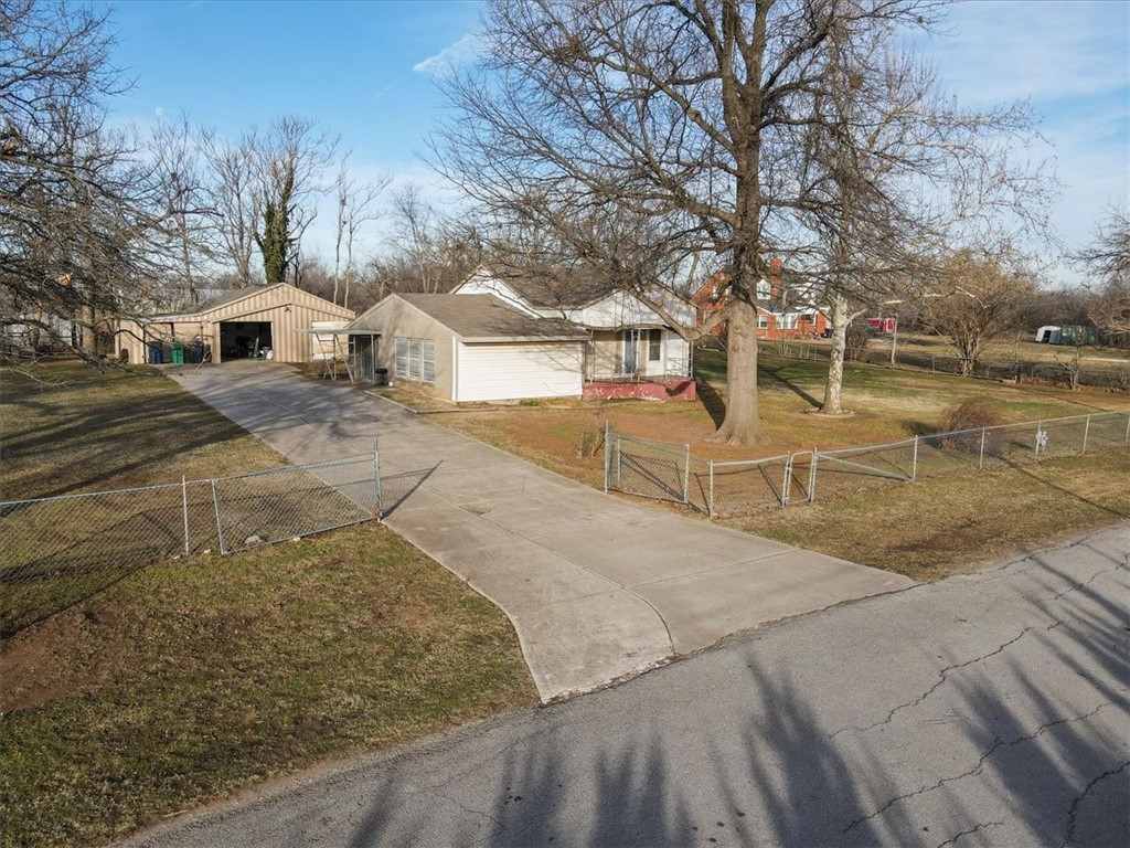 6521 N Lottie Avenue