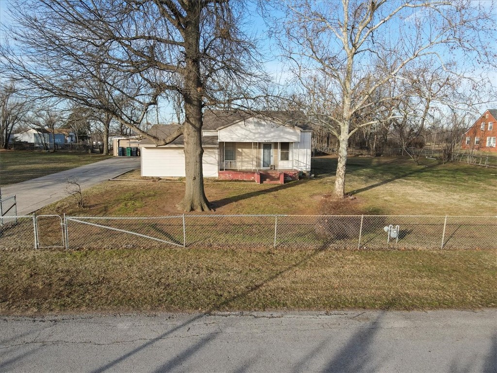 6521 N Lottie Avenue