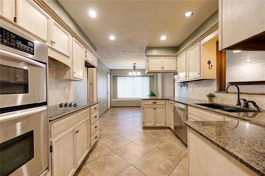 8213 NW 114th Street