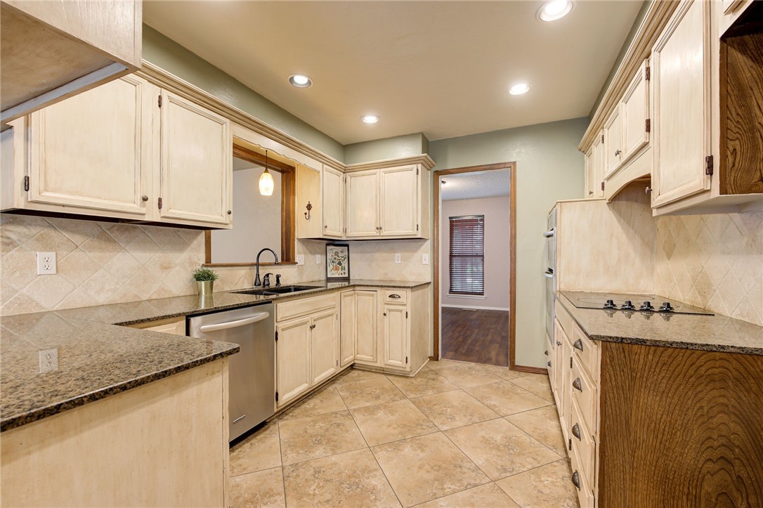 8213 NW 114th Street
