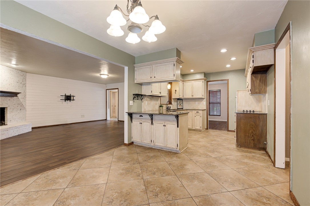 8213 NW 114th Street