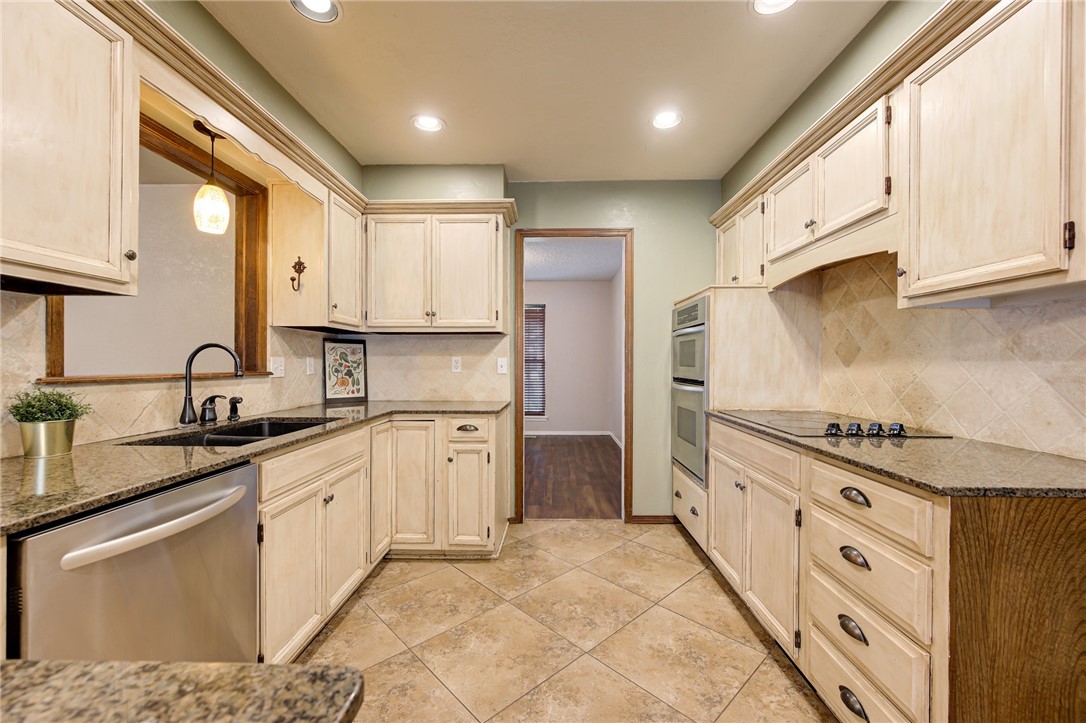 8213 NW 114th Street