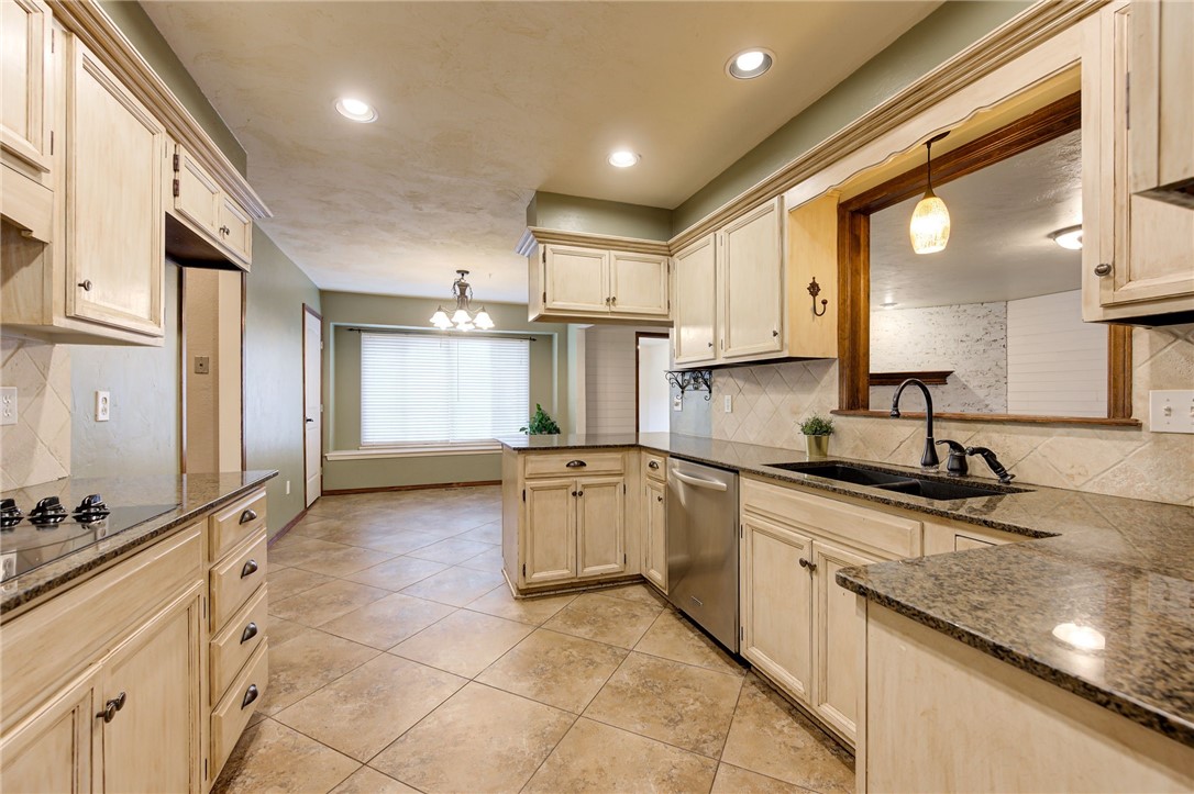 8213 NW 114th Street