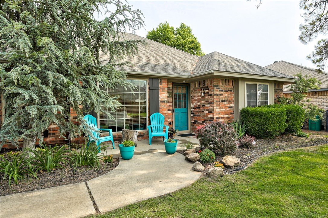 8213 NW 114th Street