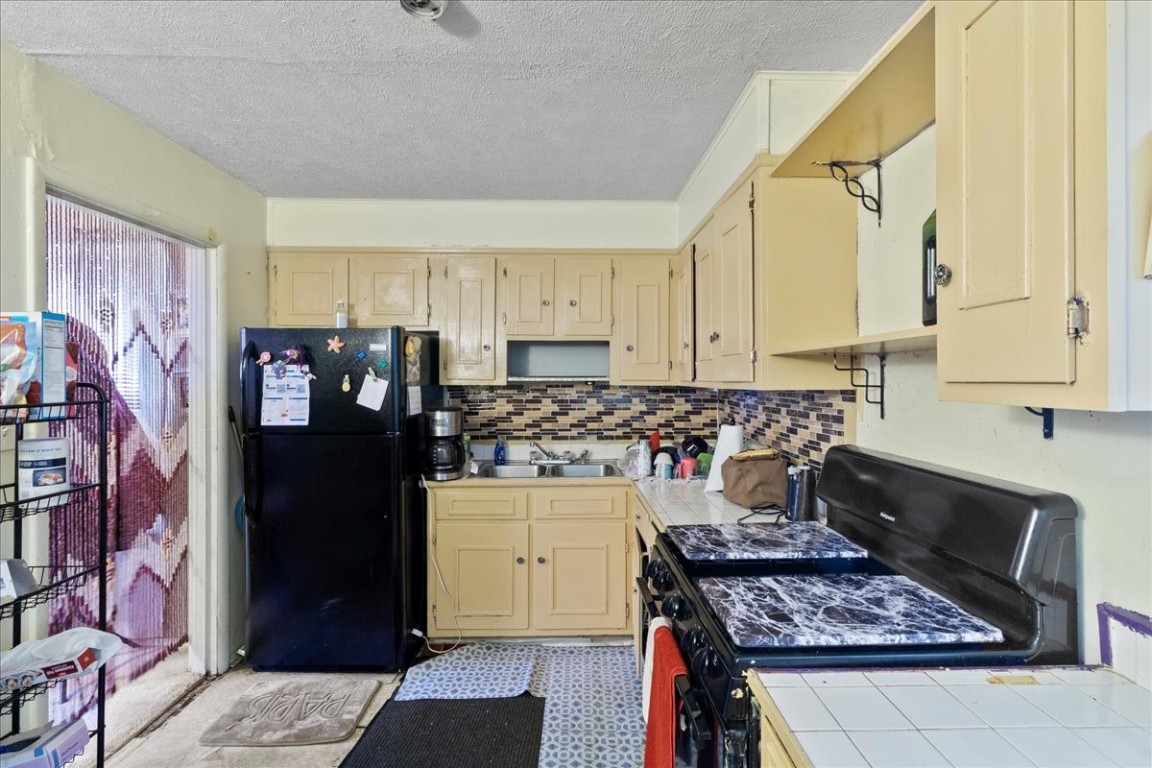701 E Holman Court