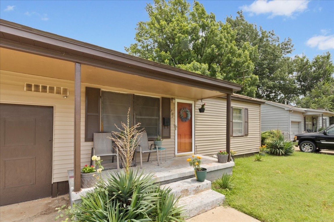 701 E Holman Court