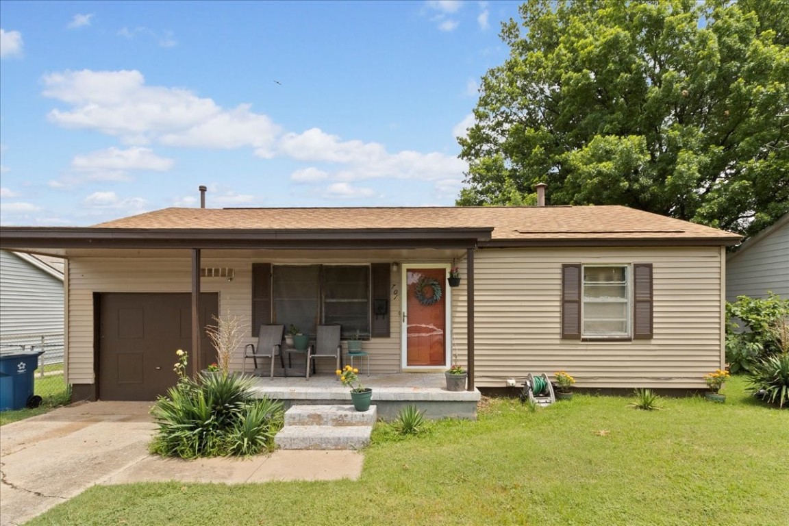 701 E Holman Court