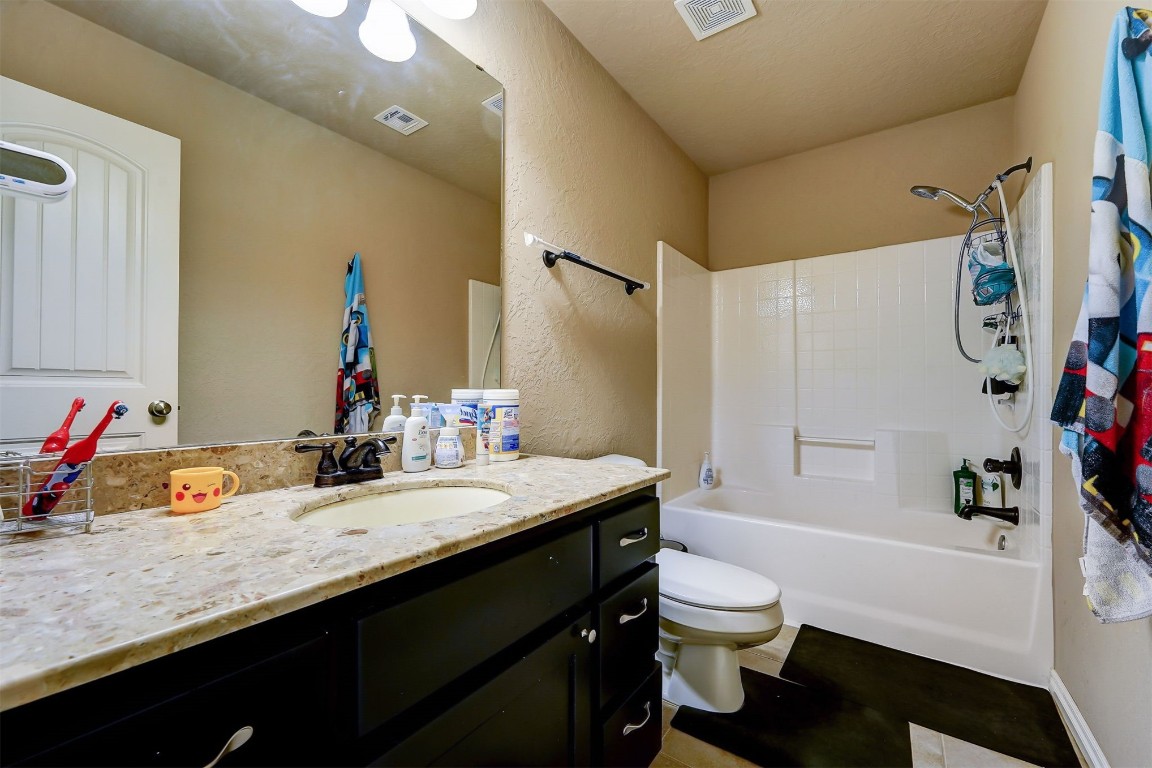 716 Heatherwood Court